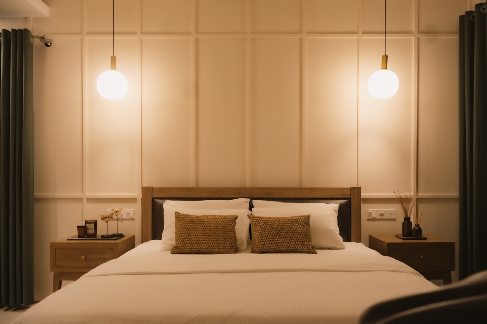 Symmetrical view of the teak bed and pendant lights
