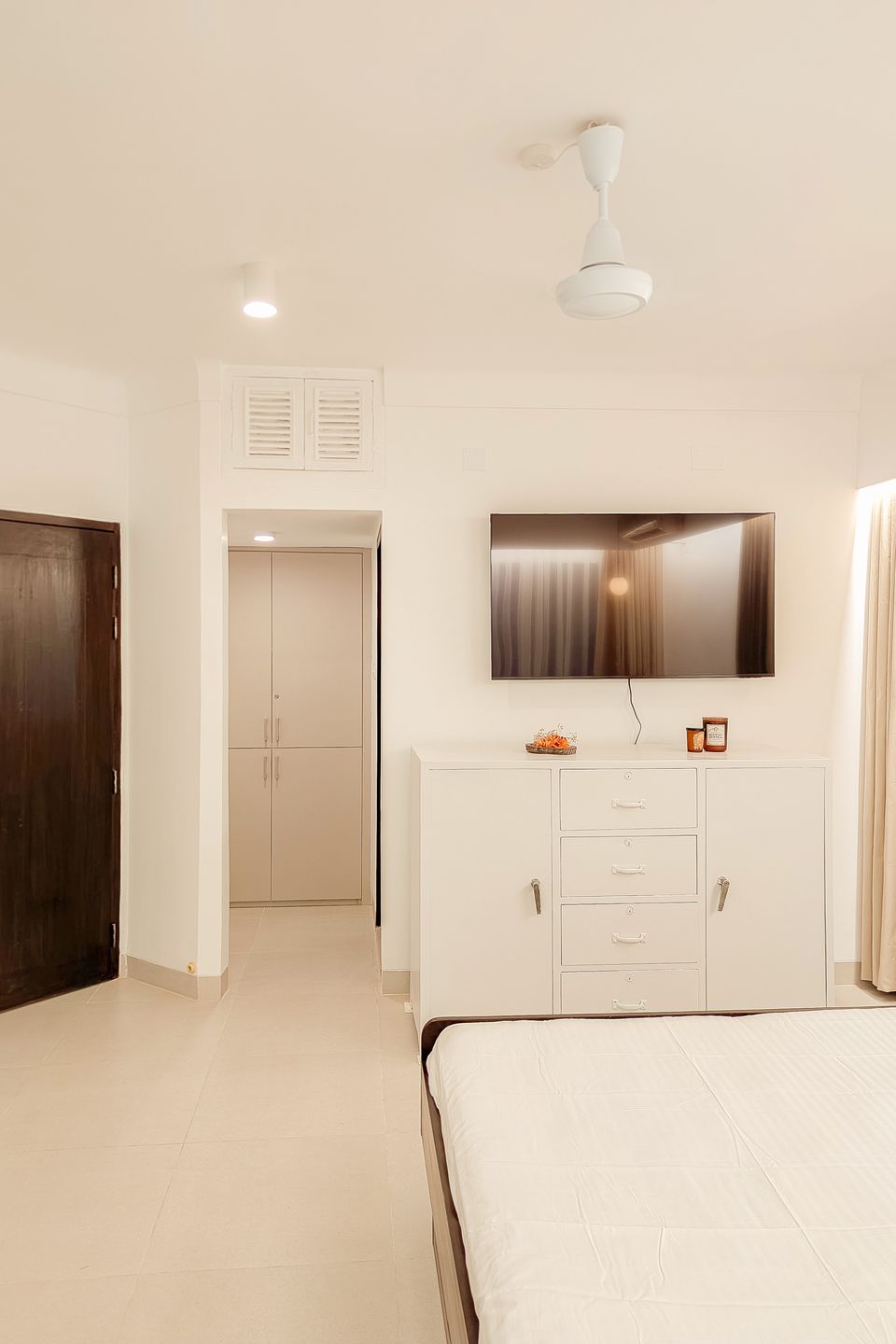 Guest-room storage wall and television cabinet